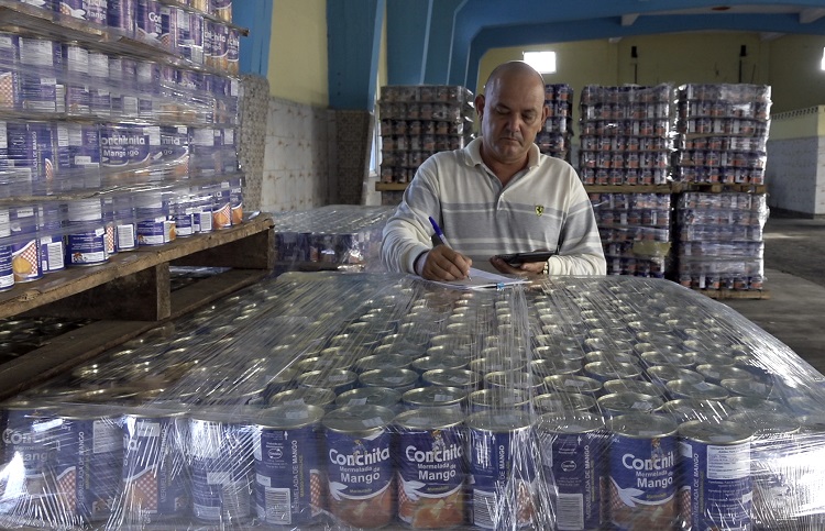 Paulatinamente, los productos de La Conchita ganan presencia en la red comercial local Foto/ Pedro Paredes Hernández