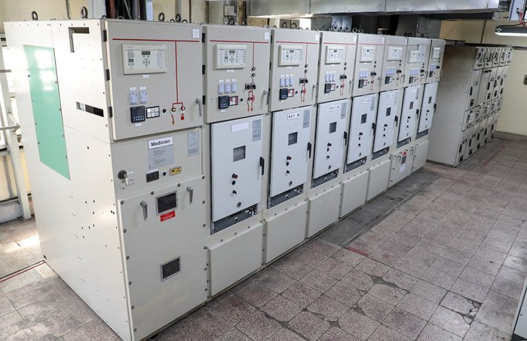 Labores de mantenimiento en la Central Termoeléctrica de Cienfuegos Carlos Manuel de Céspedes. Foto: Abel Padrón Padilla/ Cubadebate.