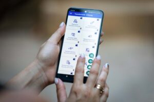 Por su comodidad y rapidez, Transfermóvil es la plataforma de preferencia para efectuar los pagos, pese a los otros métodos electrónicos. Foto: Raúl Navarro/Girón.