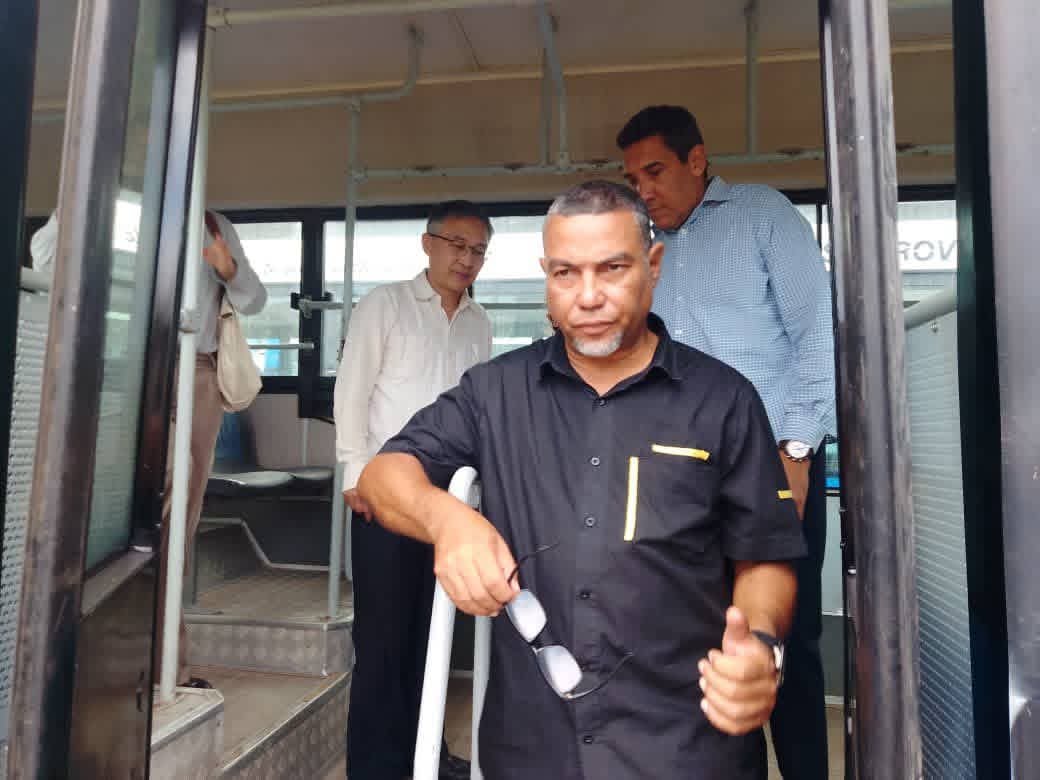 Verifican autoridades avance de reparación de 100 ómnibus para La Habana con apoyo de China